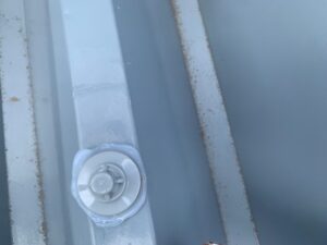 奈良市　店舗　折板屋根　雨漏り　漏水被害　改善工事　ボトルキャップ交換　DAITAKU　ダイタク　奈良　生駒