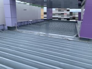 奈良市　店舗　折板屋根　雨漏り　漏水被害　改善工事　ボトルキャップ交換　DAITAKU　ダイタク　奈良　生駒